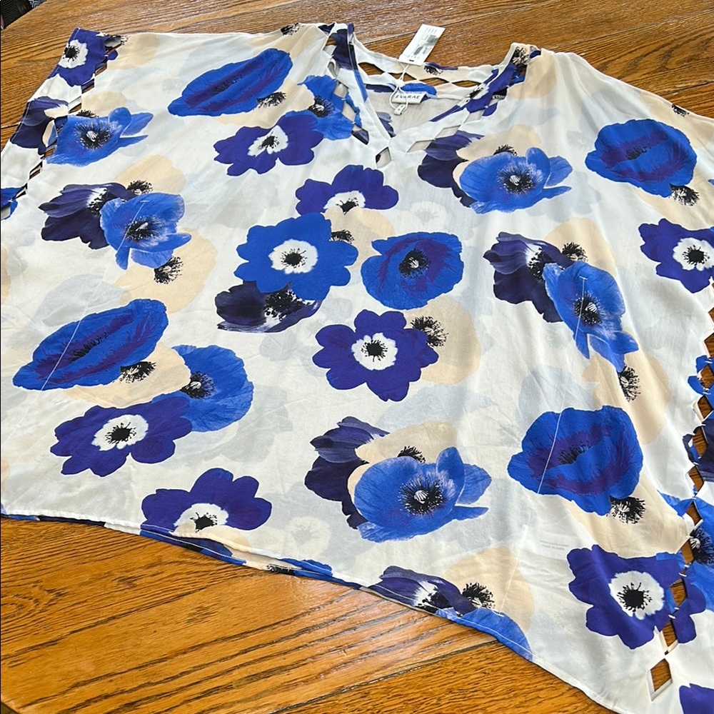 Evarae Enna Diamond Kaftan Blue Poppy print. Fabric 100% silk. Size Small. NWT